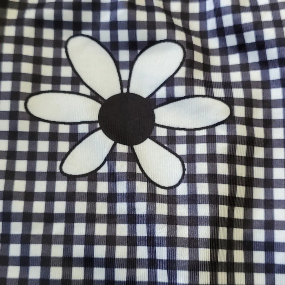Sweet little summer set, shorts and top nave blue and white. Size small. NWOT.‎